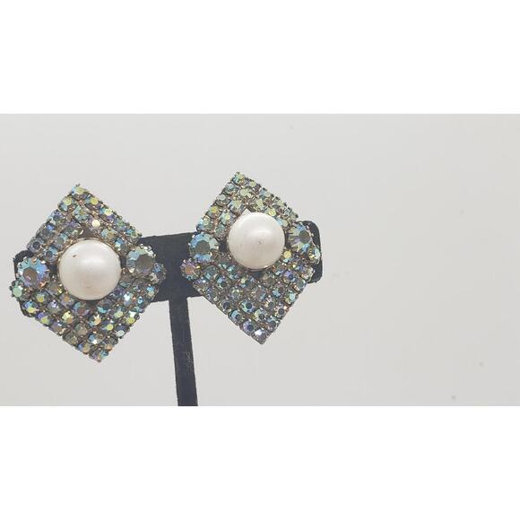 Vintage AB Aurora Borealis Rhinestone Clip On Earrings Faux Pearl Center 50s 60s - Picture 11 of 13